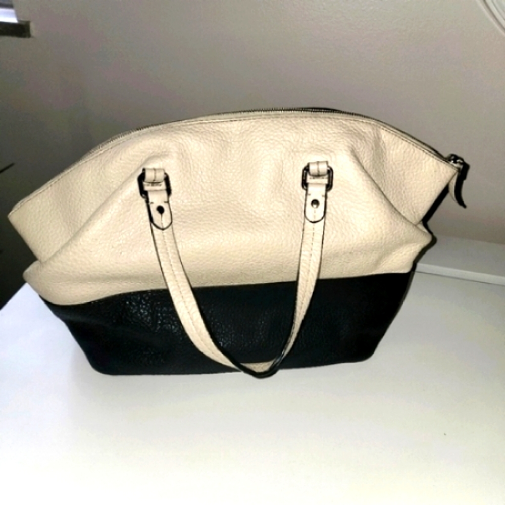 Kate Spade Purse - Picture 3 of 7